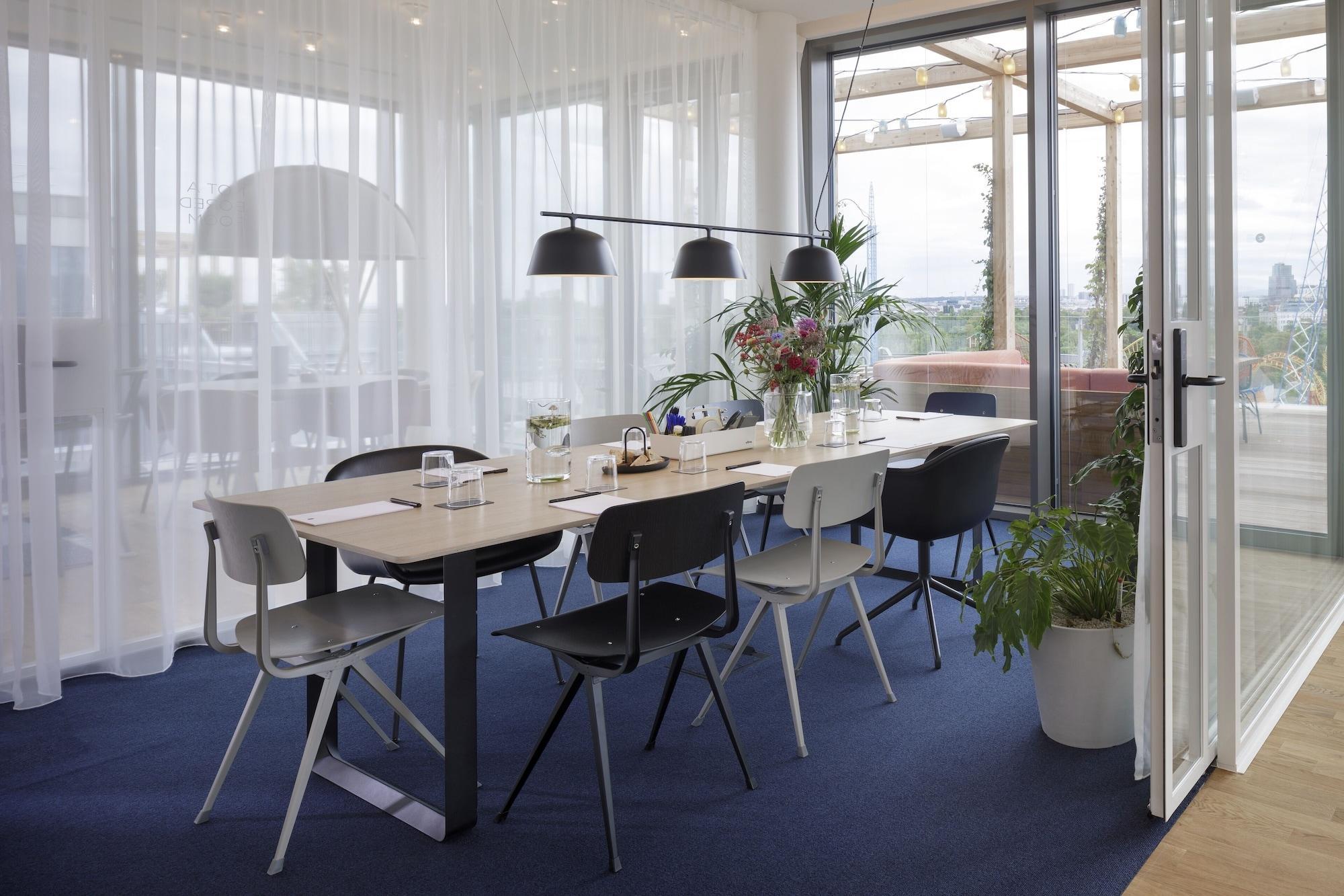 Zoku Apartahotel 4*