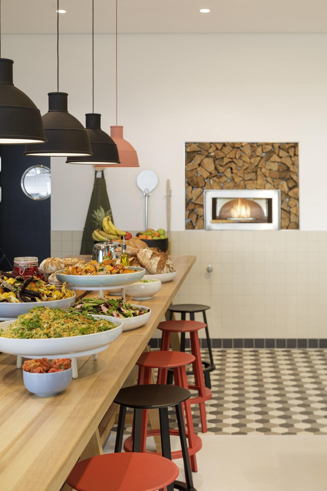 Zoku Apartahotel Viena